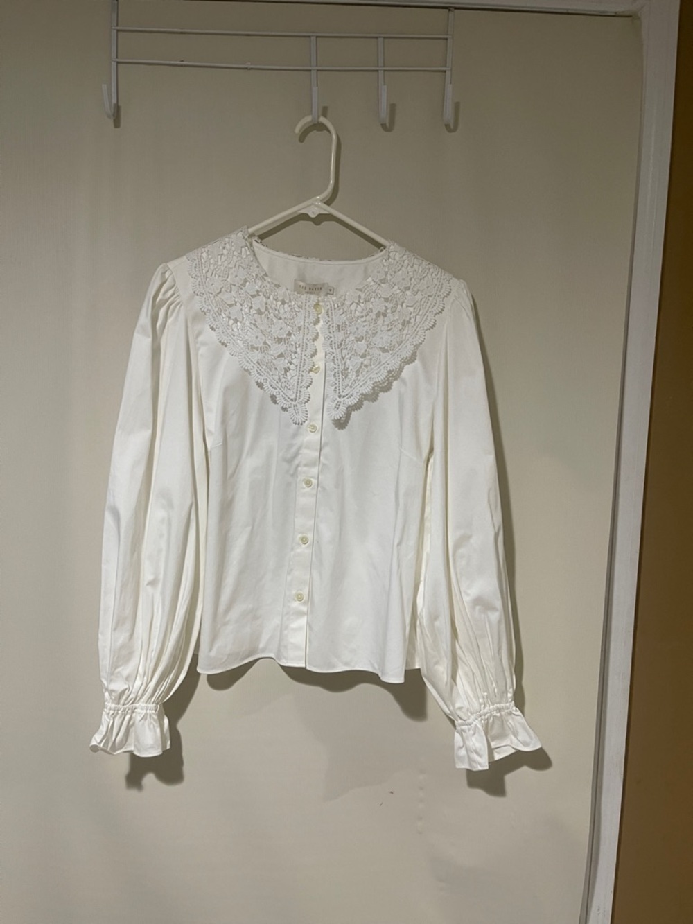 NWT Ted Baker London White Lace Collar Button-Down Blouse Size 4